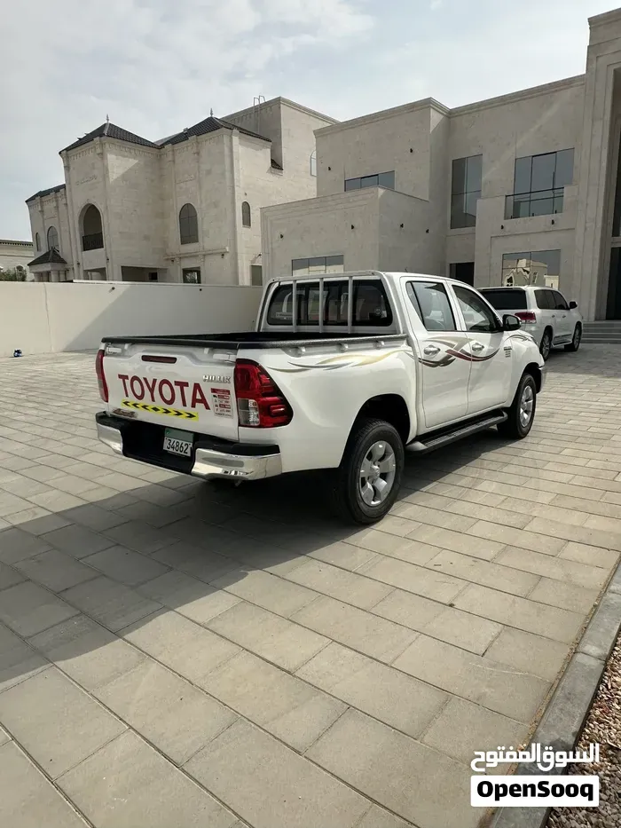Toyota Hilux 2025 photo 3