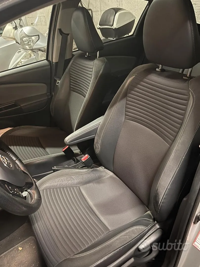 Toyota Yaris 2017 photo 4