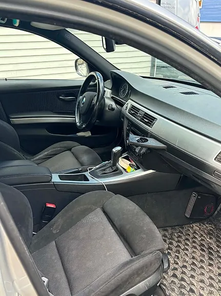 BMW 320D 2009 photo 2