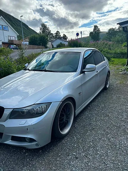 BMW 320D 2009 photo 4