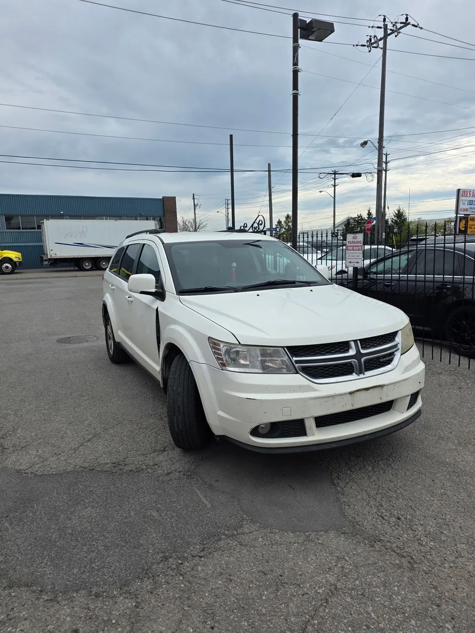 Dodge Journey 2011 photo 2