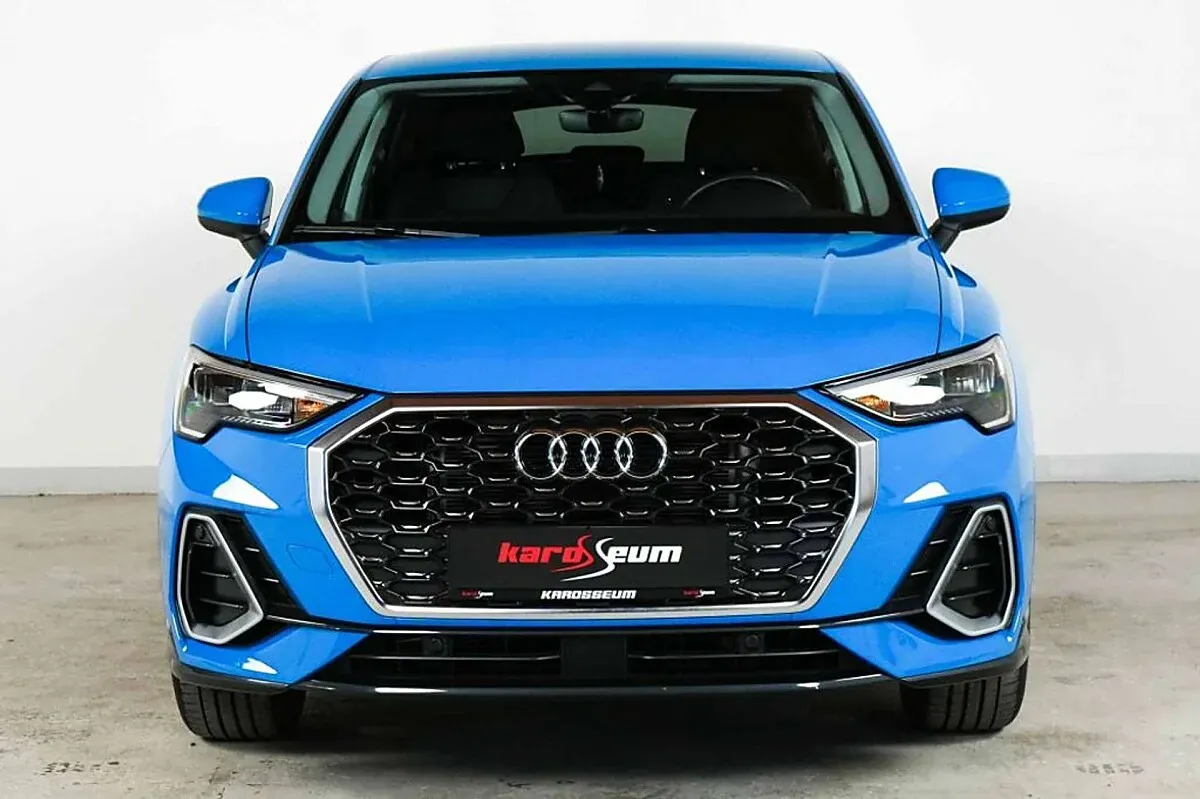 Audi Q3 2022 photo 2
