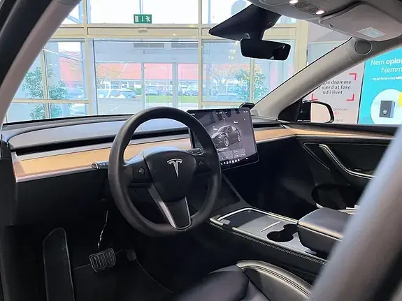 Tesla Model Y 2023 photo 5