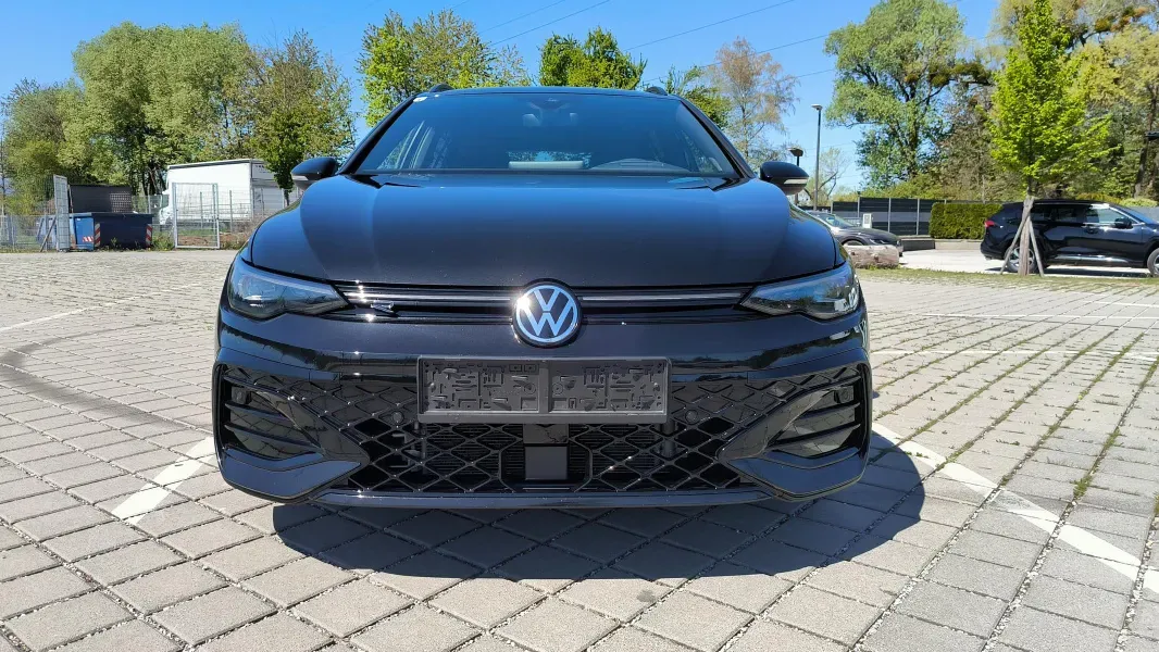 Volkswagen Golf 2024 photo 3