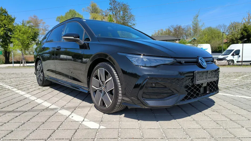 Volkswagen Golf 2024 photo 2