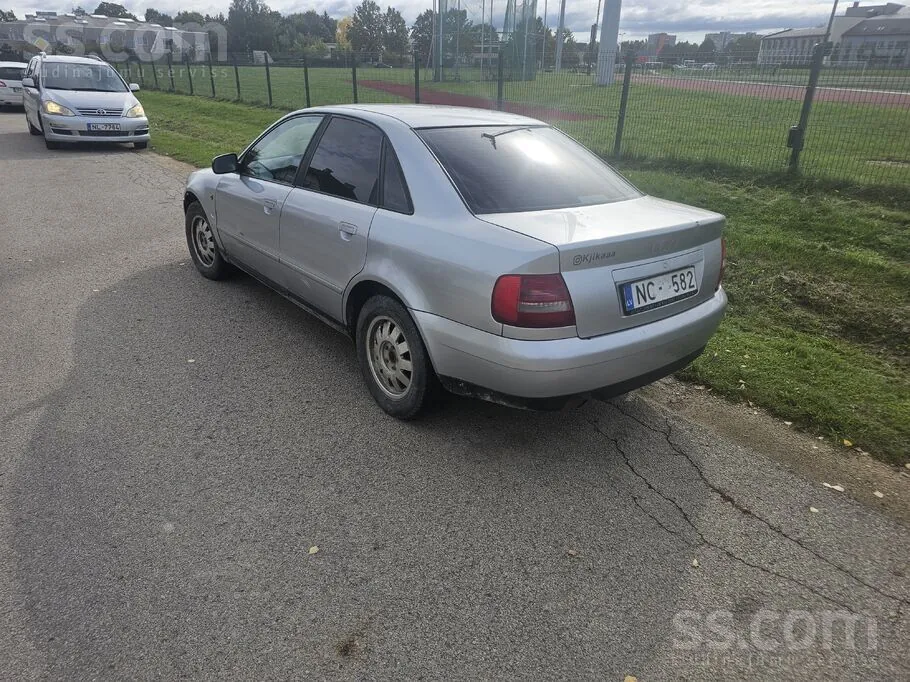 Audi A4 1997 photo 3