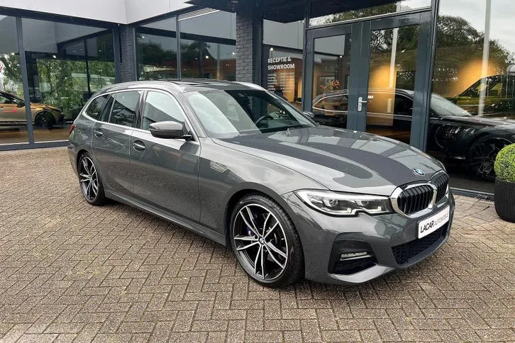 BMW 3 Series Touring 2020 photo 3