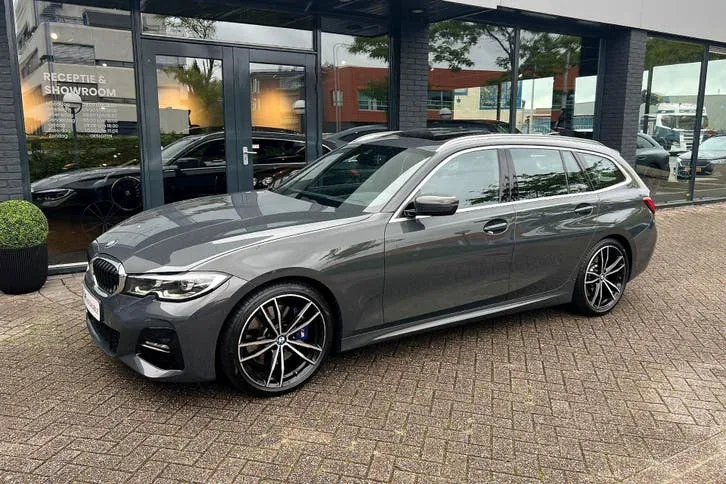 BMW 3 Series Touring 2020 photo 2