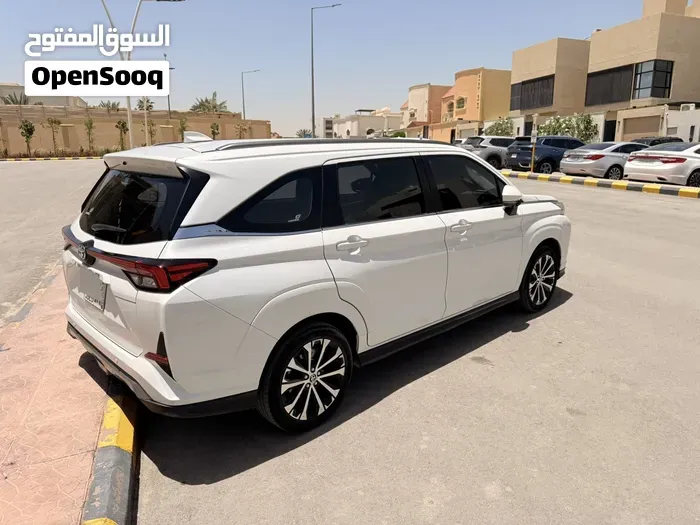 Toyota Veloz 2024 photo 4