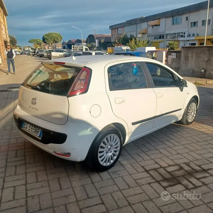 Fiat Punto Evo 2011 photo 2