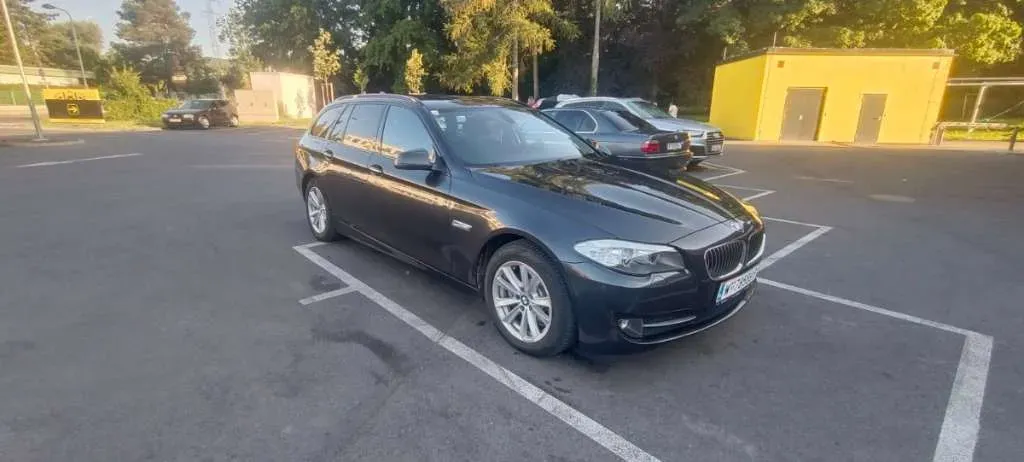 BMW 5 Series 2012 photo 2