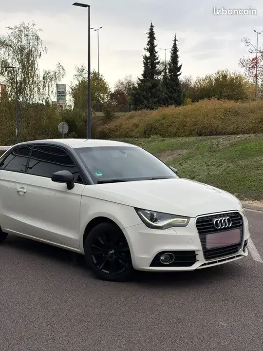 Audi A1 2011 photo 2