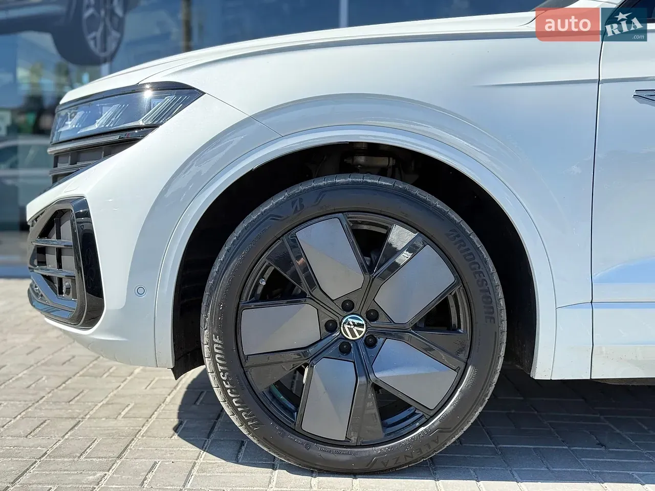 Volkswagen Touareg 2024 photo 2