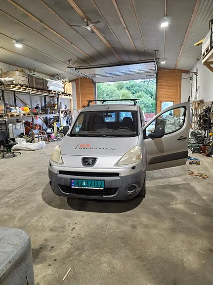Peugeot Partner 2010 photo 2