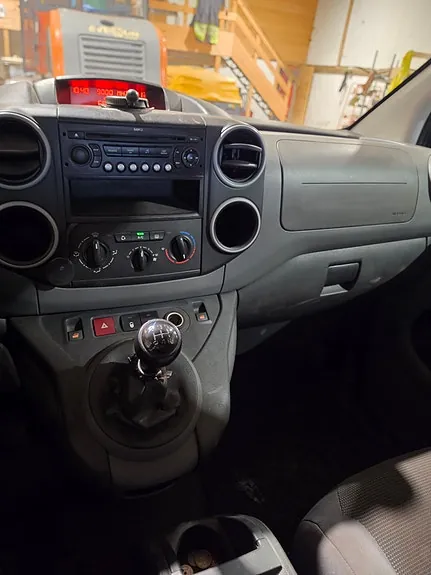 Peugeot Partner 2010 photo 3