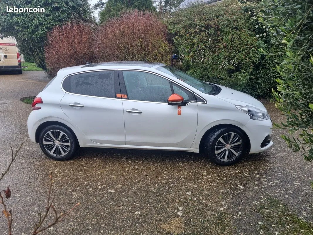 Peugeot 208 2017 photo 2