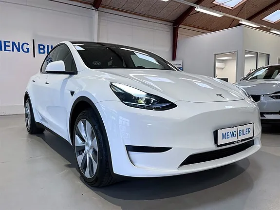 Tesla Model Y 2023 photo 2