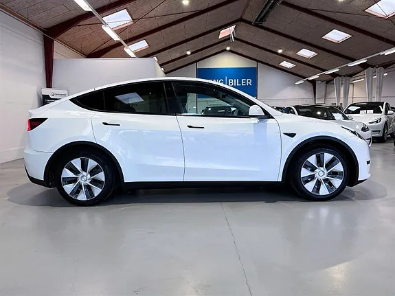 Tesla Model Y 2023 photo 3