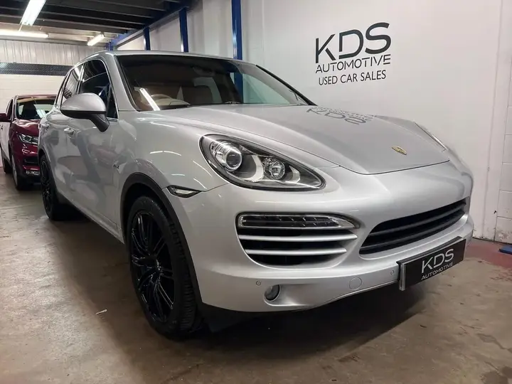 Porsche Cayenne 2013 photo 2