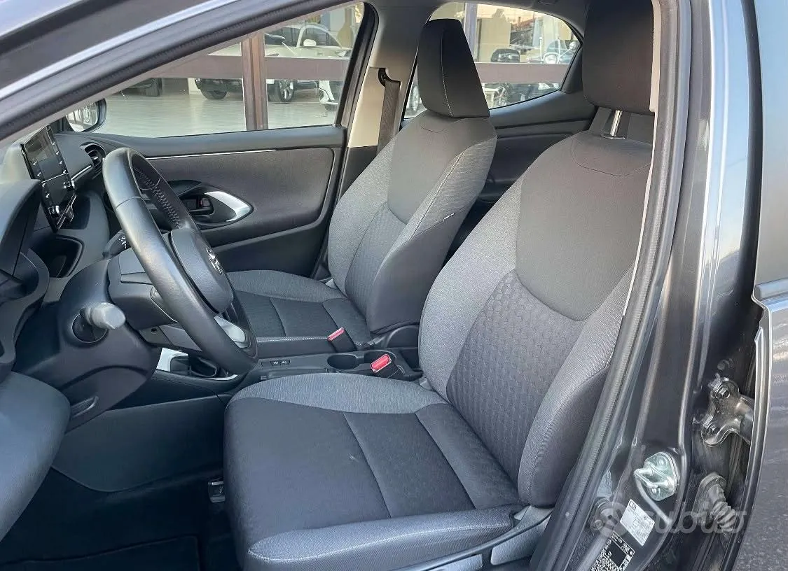 Toyota Yaris 2023 photo 4