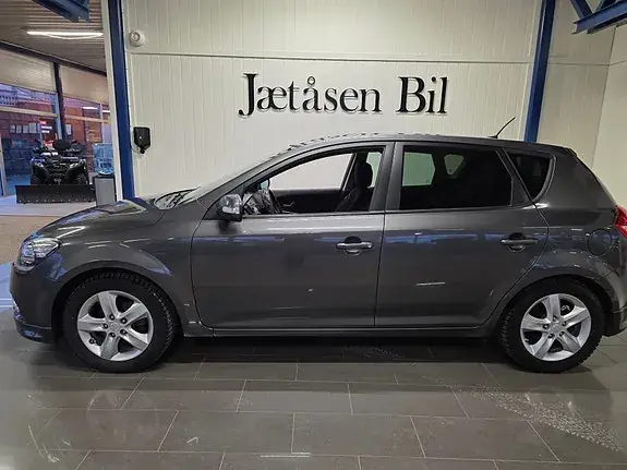 Kia Ceed 2012 photo 2