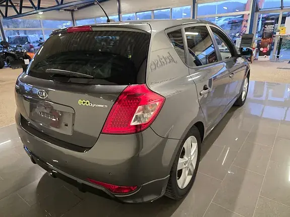 Kia Ceed 2012 photo 4