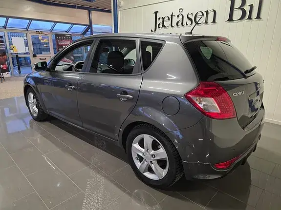Kia Ceed 2012 photo 3