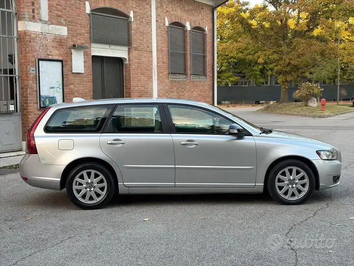 Volvo V50 2008 photo 2