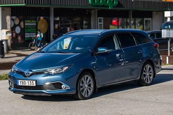 Toyota Auris 2016 photo 3