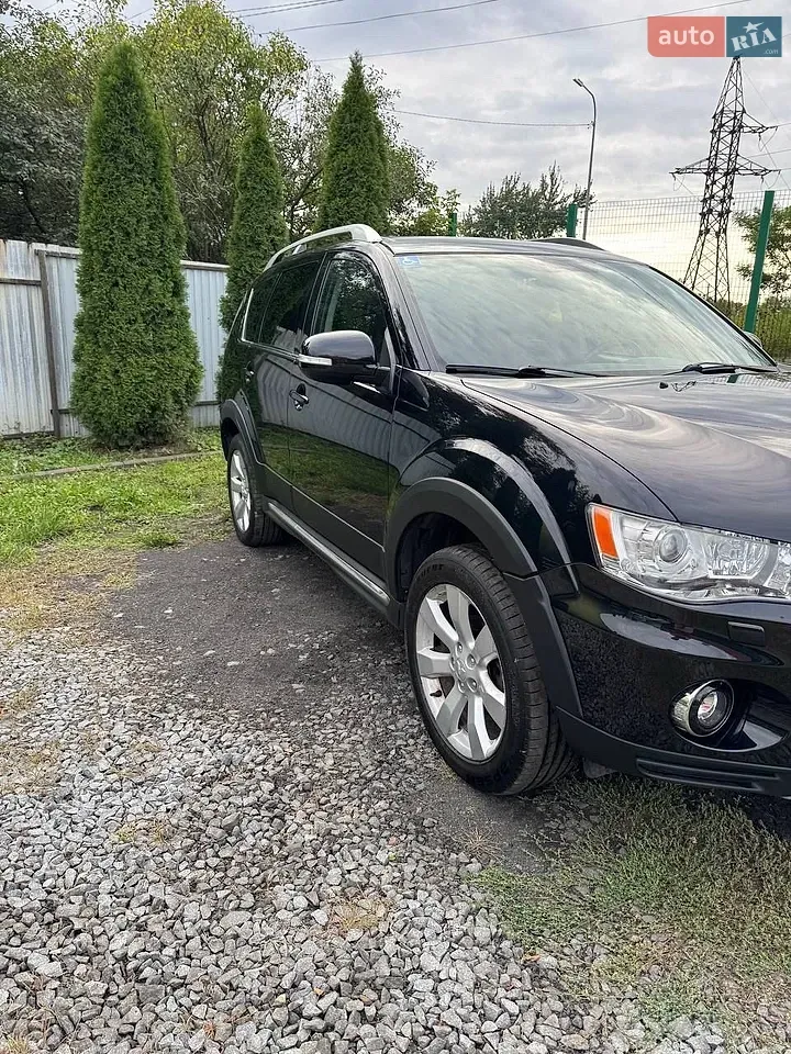Mitsubishi Outlander 2010 photo 4