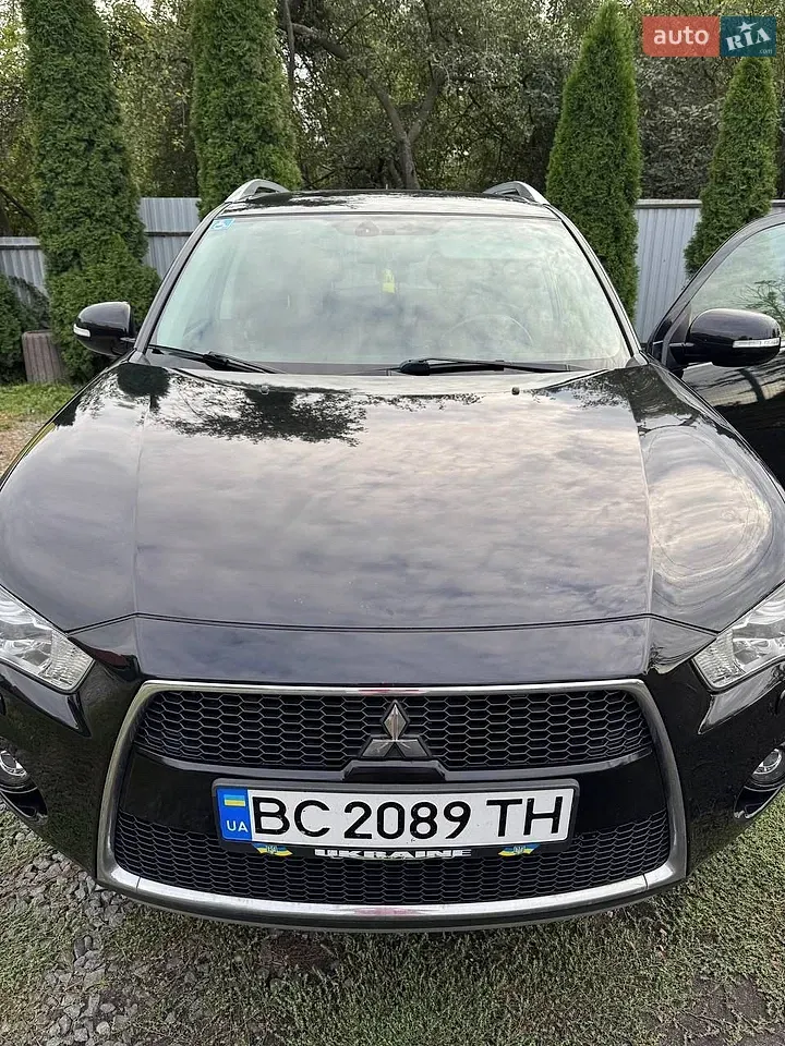 Mitsubishi Outlander 2010 photo 2