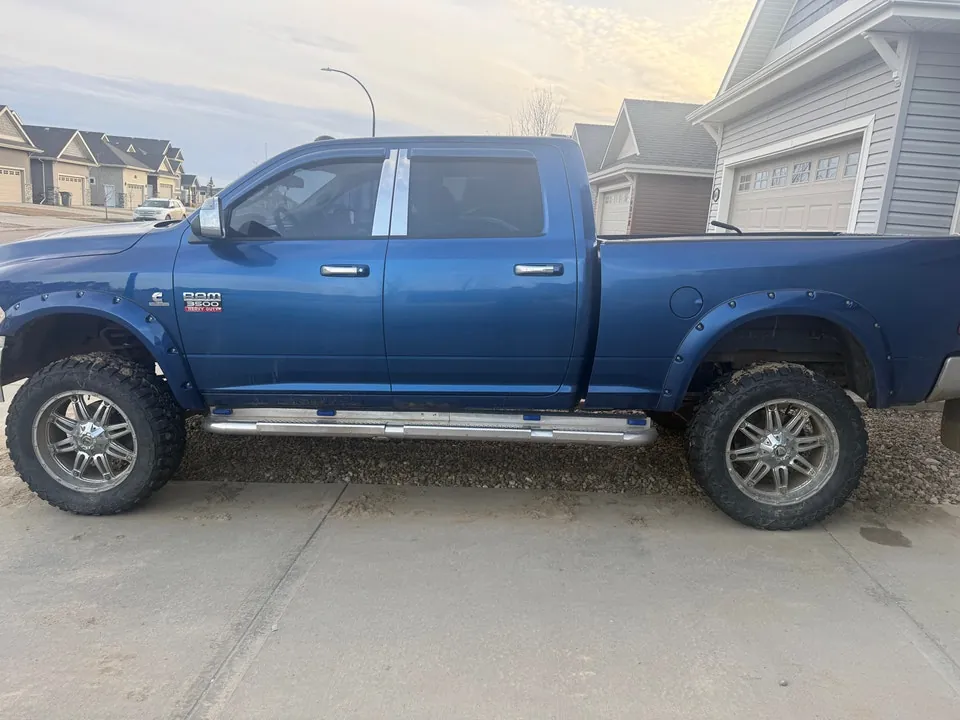 Dodge Ram 3500 2010 photo 2