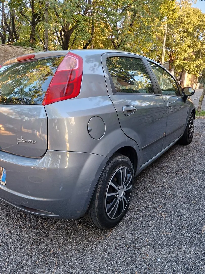 Fiat Grande Punto 2009 photo 4