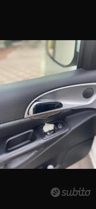 Lancia Ypsilon 2010 photo 2