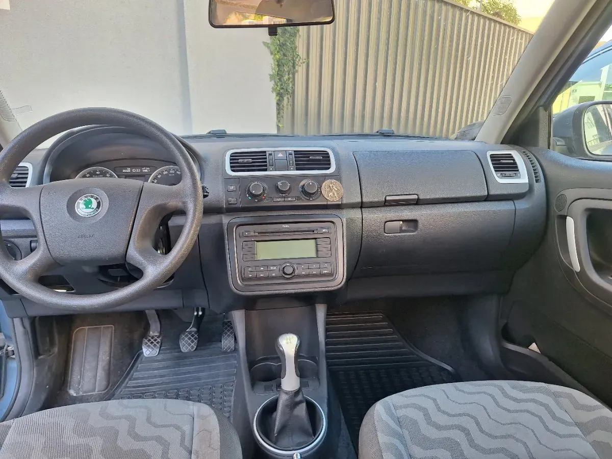 Skoda Fabia 2008 photo 2