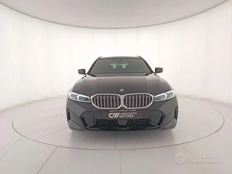 BMW 3 Series 2025 photo 2