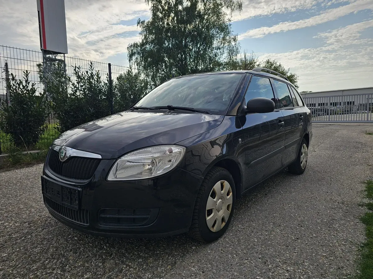 Skoda Fabia 2009 photo 3