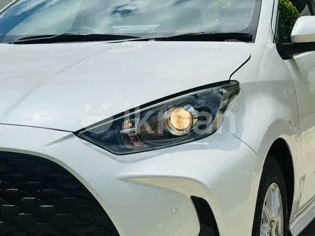Toyota Yaris 2023 photo 2