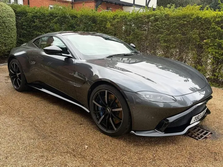 Aston Martin Vantage 2019 photo 2