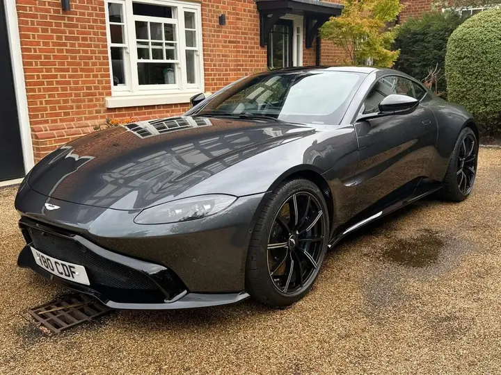 Aston Martin Vantage 2019 photo 4