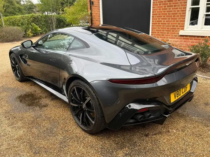 Aston Martin Vantage 2019 photo 3