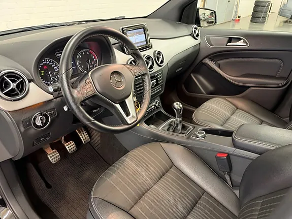 Mercedes-Benz B180 2013 photo 5