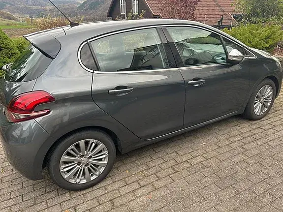 Peugeot 208 2016 photo 2