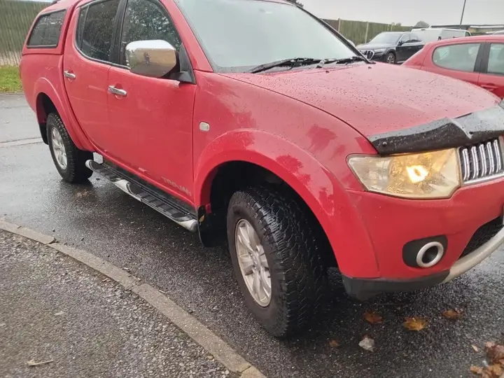 Mitsubishi L200 2013 photo 2