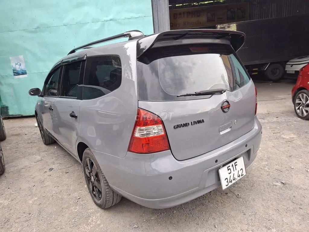 Nissan Livina 2011 photo 4