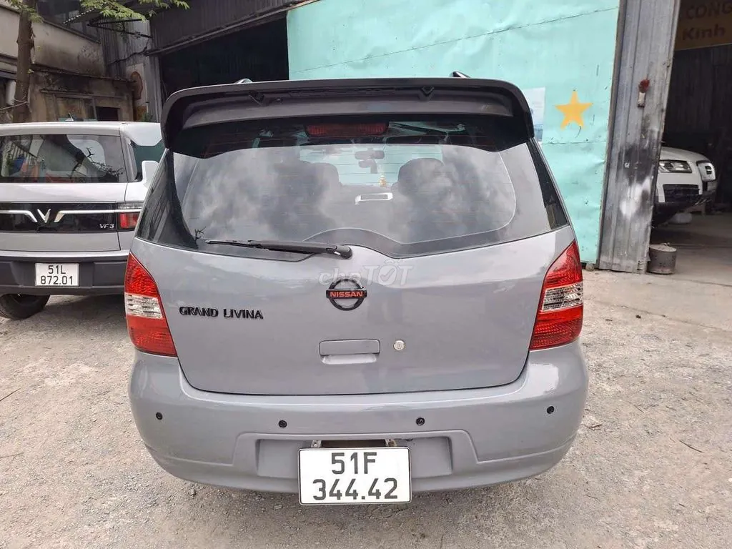 Nissan Livina 2011 photo 2