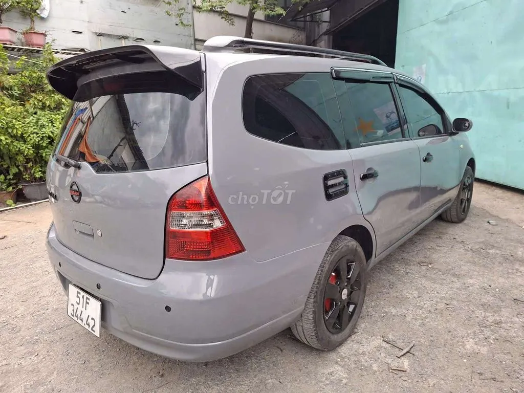 Nissan Livina 2011 photo 3