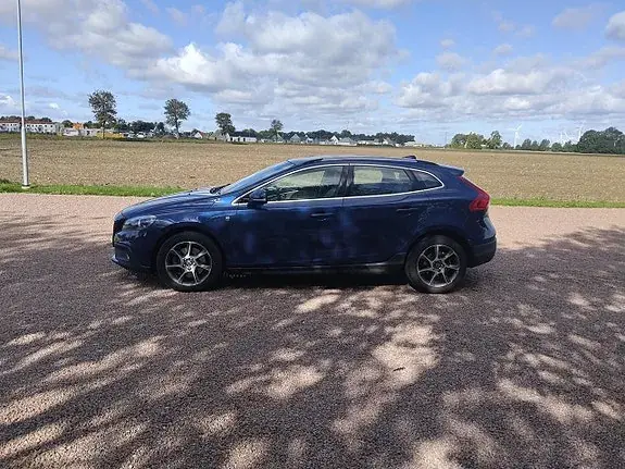 Volvo V40 Cross Country 2016 photo 2