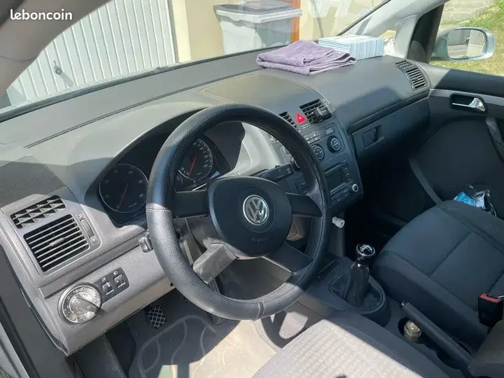 Volkswagen Touran 2006 photo 2