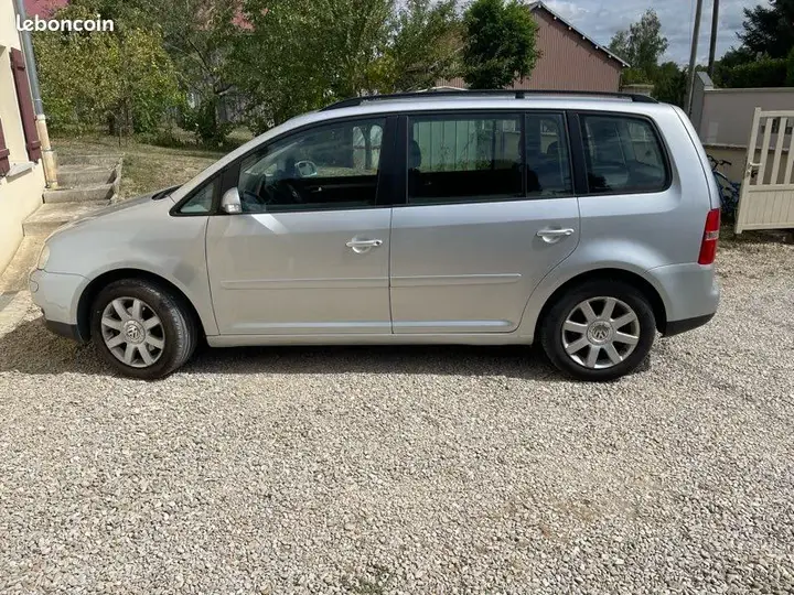 Volkswagen Touran 2006 photo 3